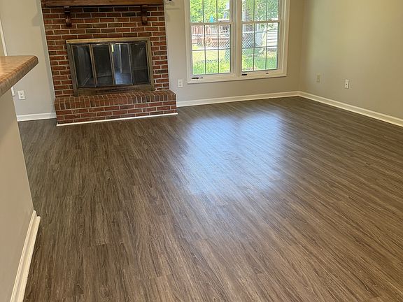 3rd image of 203 Woodcrest Ct