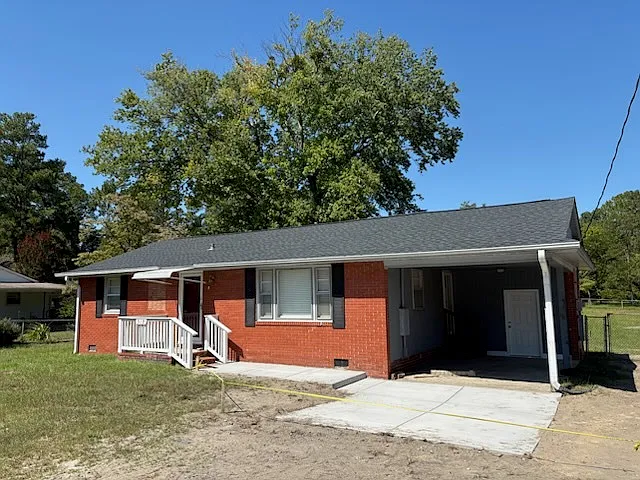 3 bed, 1.0 bath, 1070 sqft, $1,095 — Photo 3