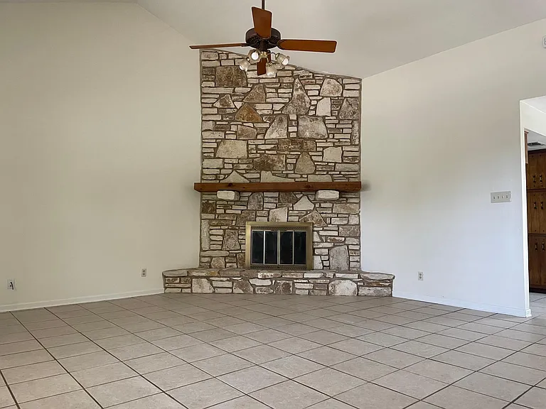 2200 San Jacinto Dr — Photo 3