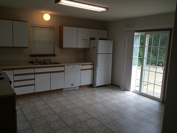 kitchen/patio doors out to patio