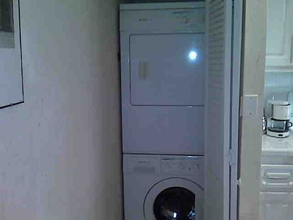 4th image of 1915 Brickell Ave APT C712