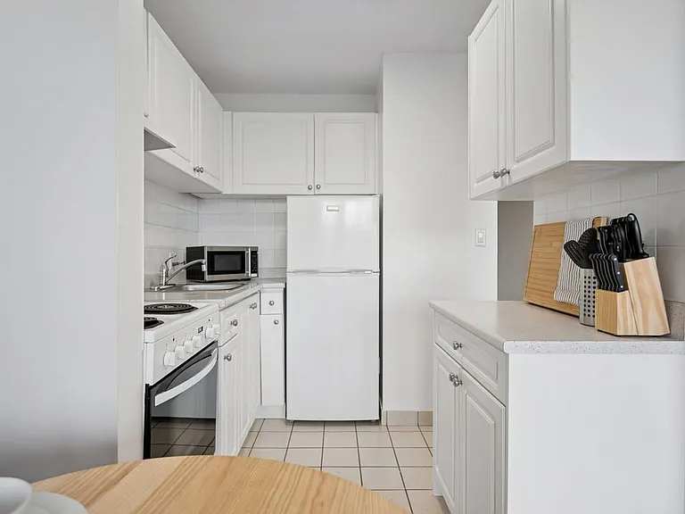 1305 W 12th Ave — Photo 38