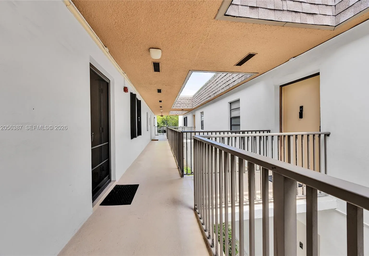 Sunrise Point Condo Bldg — Photo 4