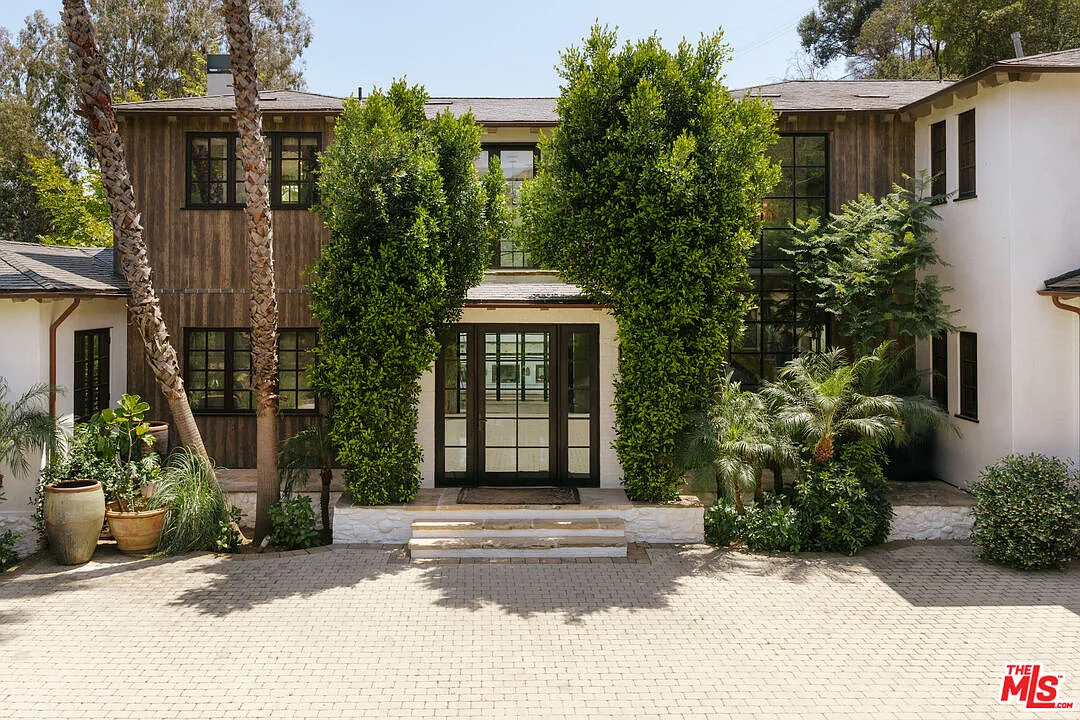 8 bed, 11.0 bath, 10000 sqft, $85,000 — Photo 4