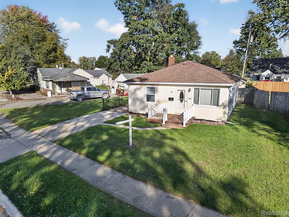 88 Potter Dr, photo 2