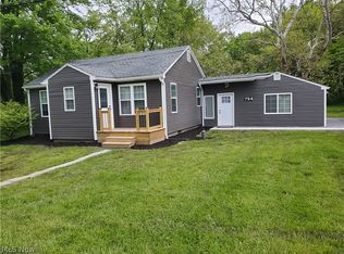 724 Briggs Rd, Leavittsburg, OH 44430