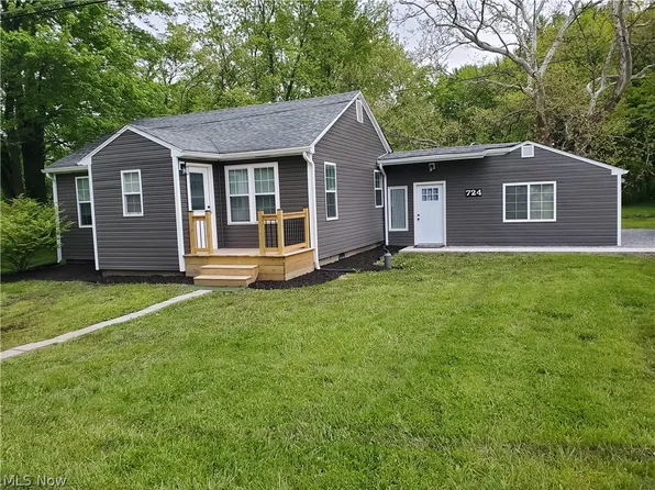 724 Briggs Rd, Leavittsburg, OH 44430