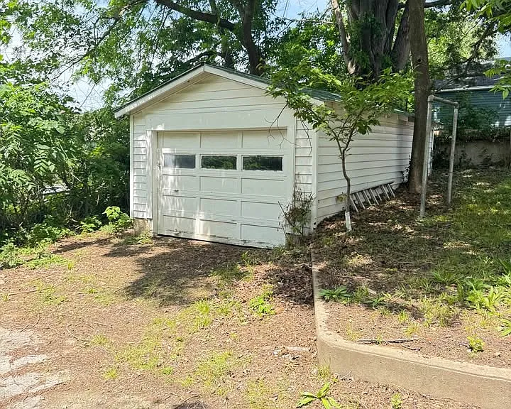 208 Clay St — Photo 2