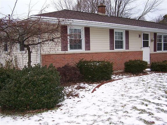 3rd image of 774 Mayfield St