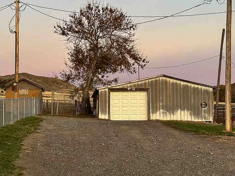 1606 Indian Creek Frontage Rd — Photo 11