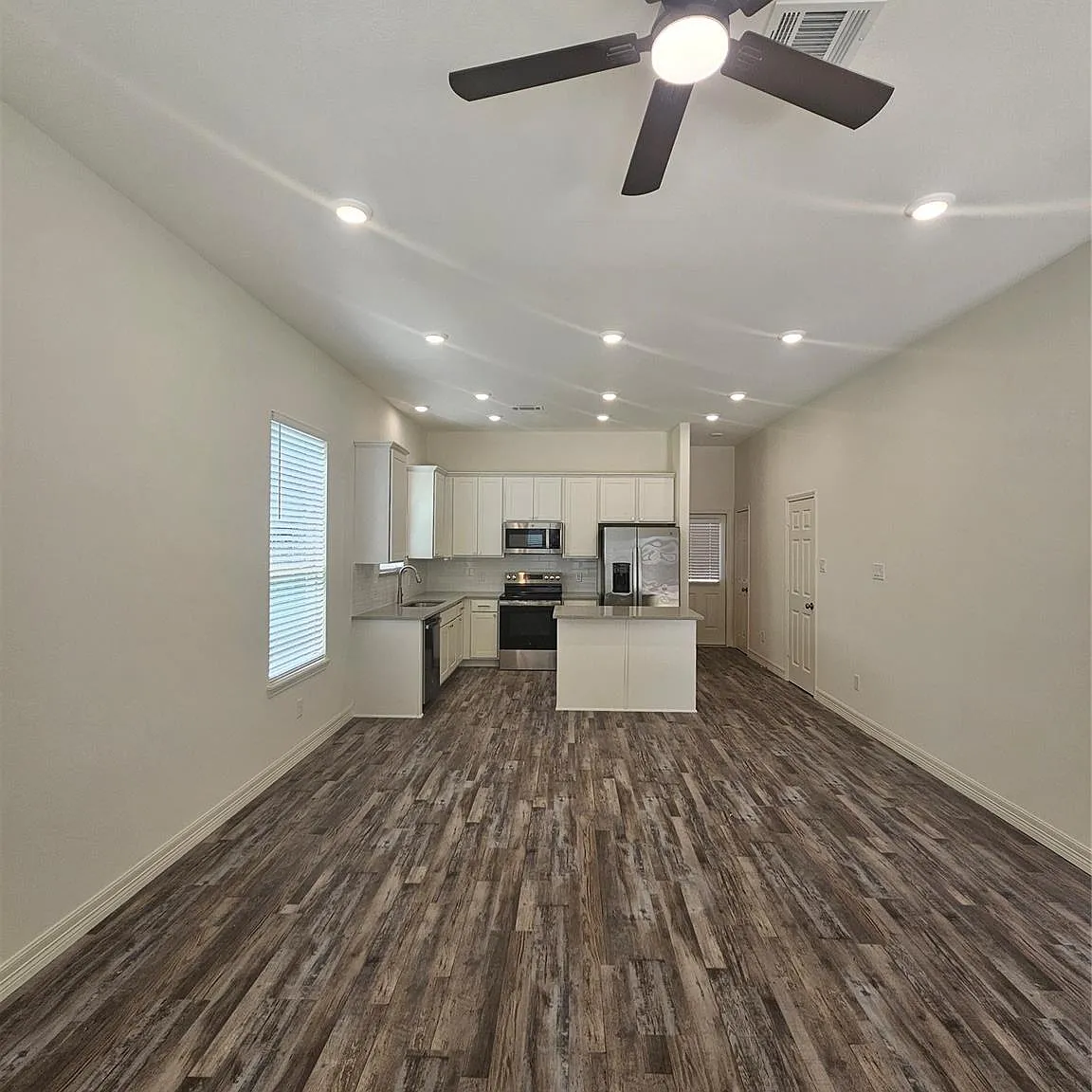 3 bed, 2.5 bath, 1403 sqft, $1,500 — Photo 4