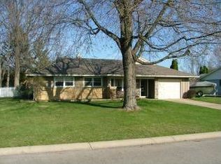 629 Lawndale Dr, Greenwood, IN 46142