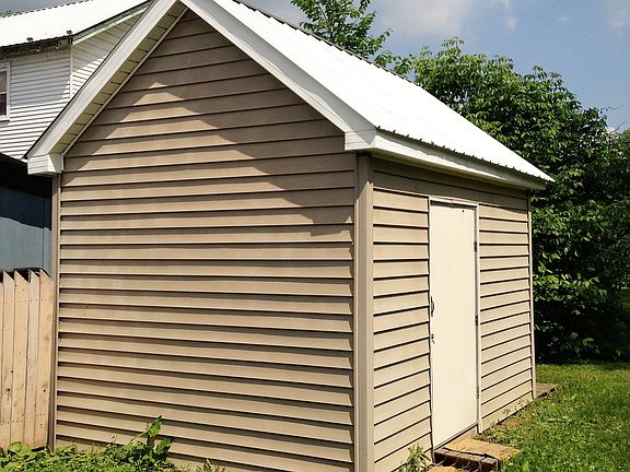 SHED WITH CEMENT FLOOR
