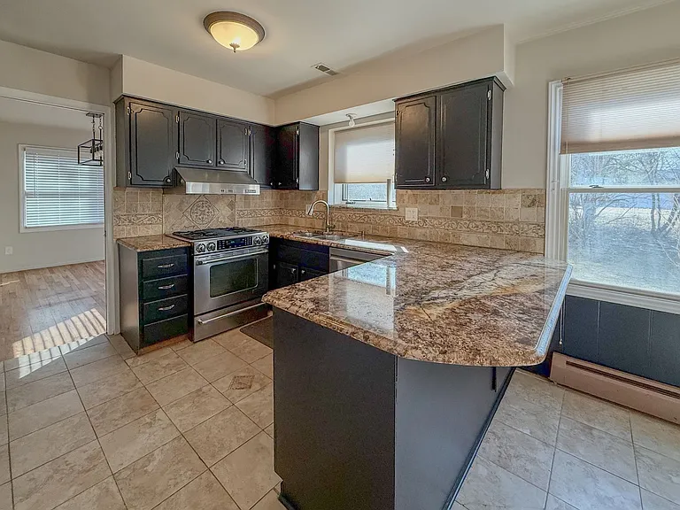 2710 Pendleton Dr — Photo 5
