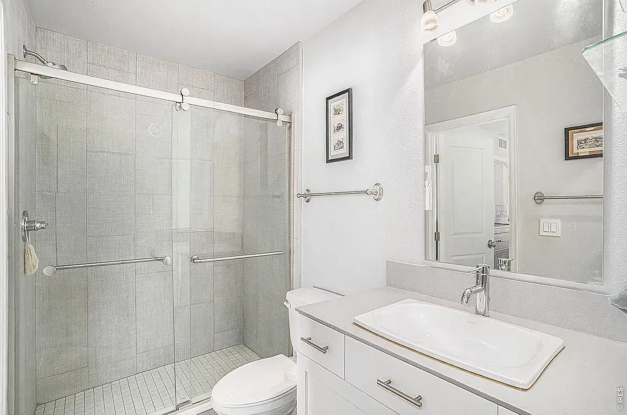 3 bed, 2016 sqft, $1,000 — Photo 3