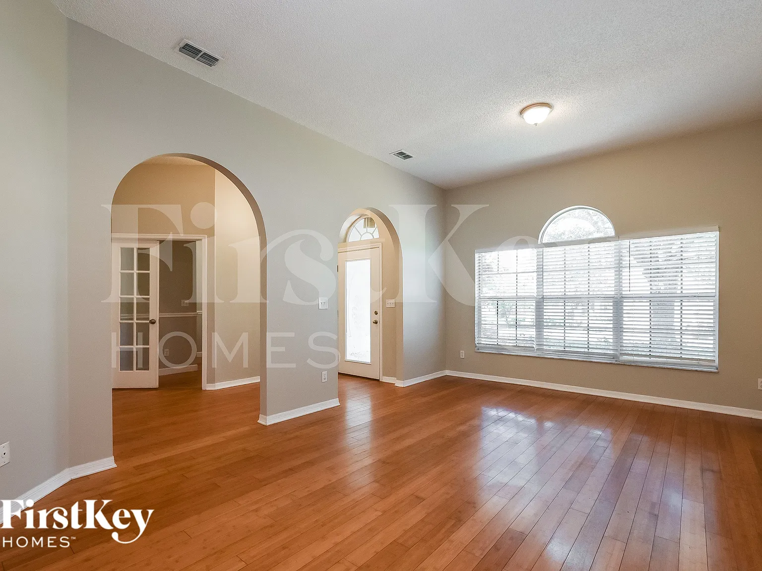 3 bed, 2.0 bath, 1625 sqft, $2,100 — Photo 3