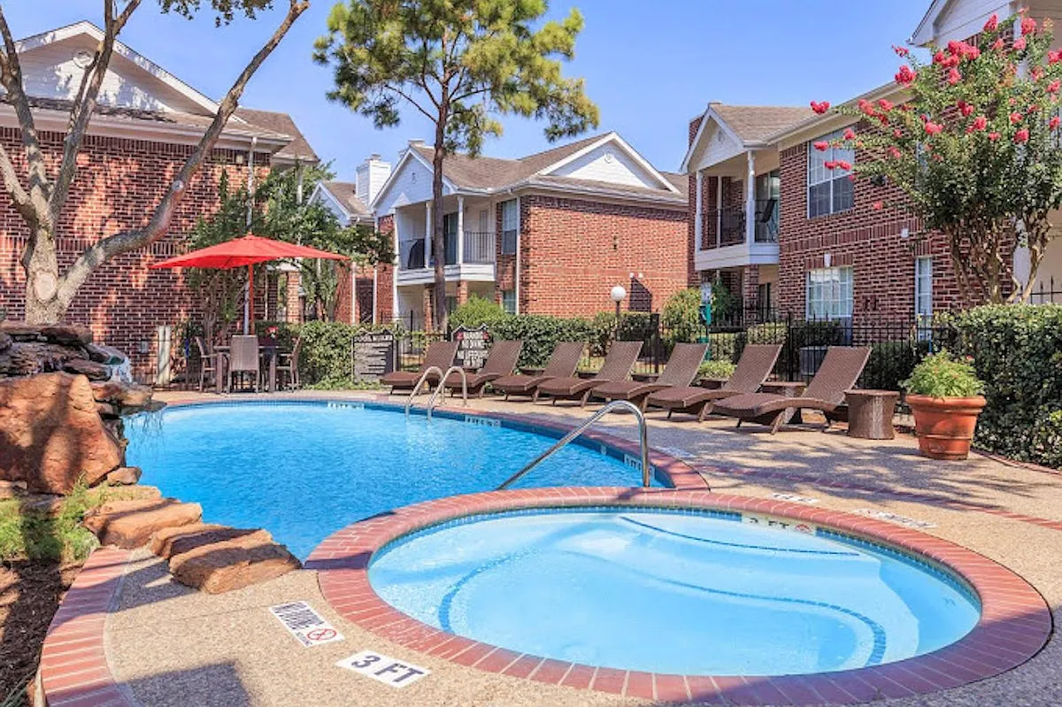 Savannah Place — Photo 2
