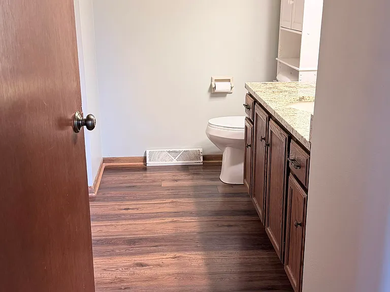 N101W15754 Council Bluffs Dr — Photo 5