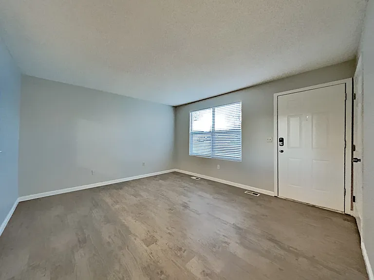 17403 E Eastman Dr — Photo 2
