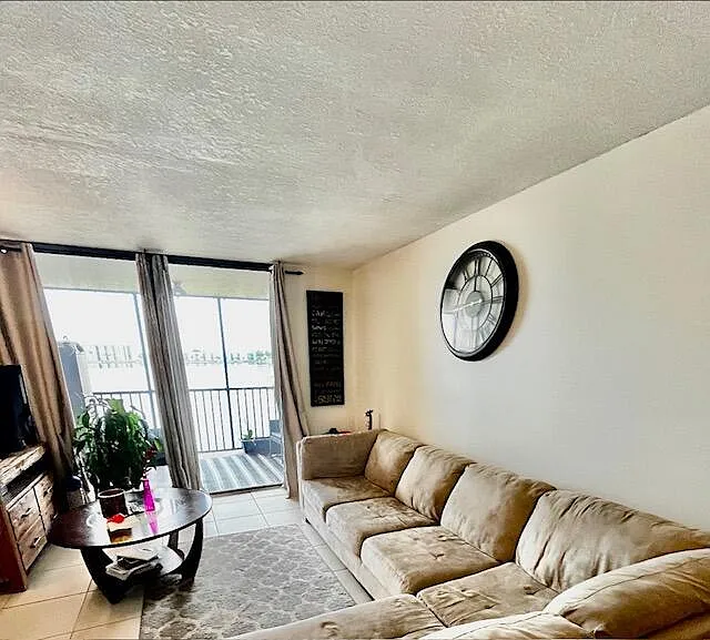 2 bed, 2.0 bath, 920 sqft, $1,975 — Photo 4