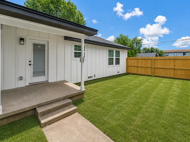 2525 Cole Ave — Photo 21