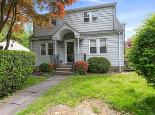 11 Hill St, New Canaan, CT 06840