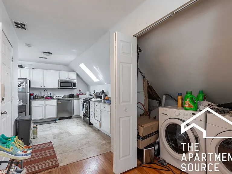 1245 W Barry Ave #T — Photo 3