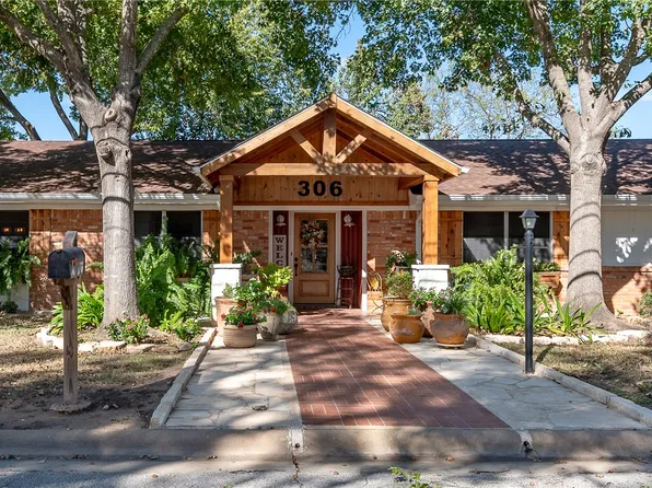 306 W Fawn St, Caldwell, TX 77836