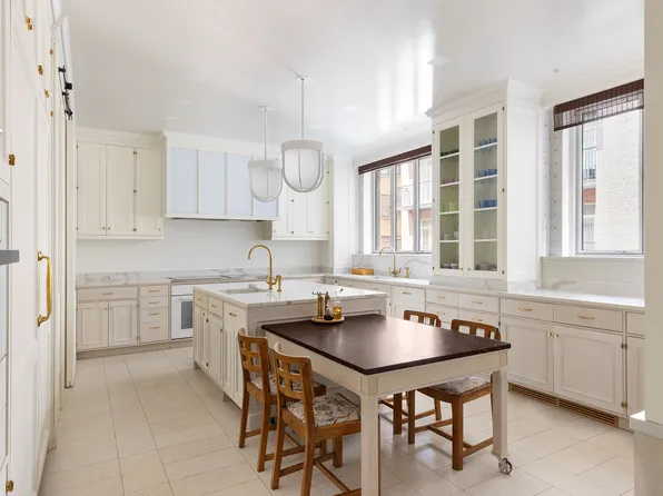 740 Park Avenue image 10 of 23