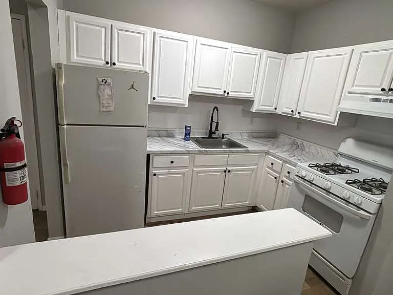 27 Jackson St #2F — Photo 4