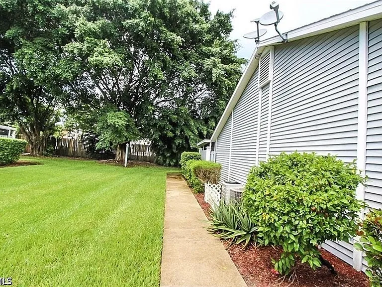 6220 Timberwood Cir #122 — Photo 3