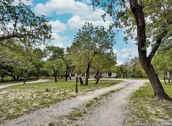 2nd image of 164 Scenic Oak Dr