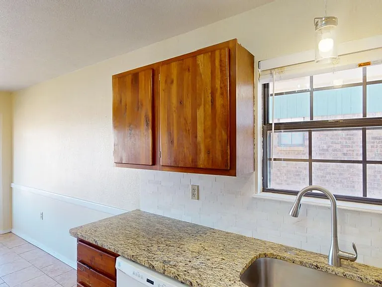 1460 Lindberg Ave — Photo 16