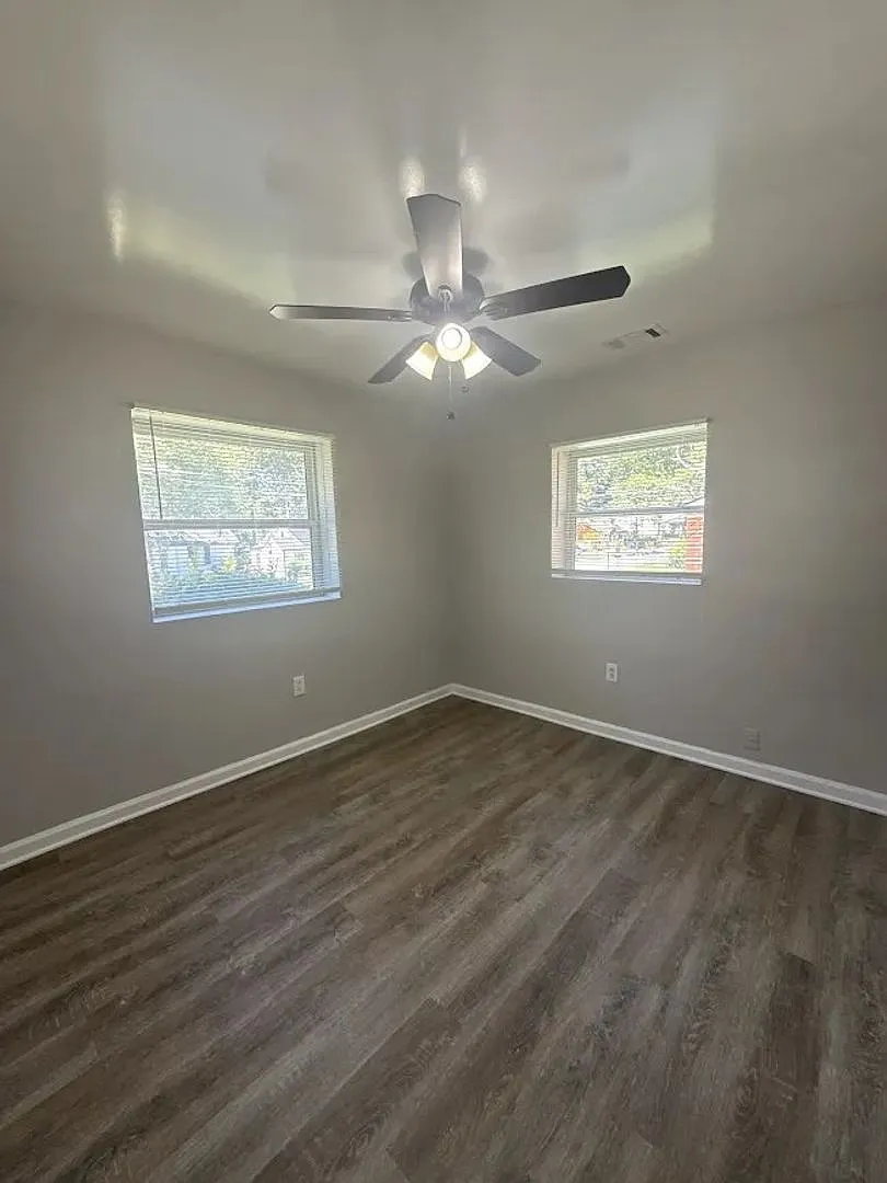 990 Lawton St SW — Photo 4