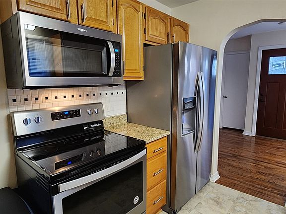 5th image of 2805 Yale St
