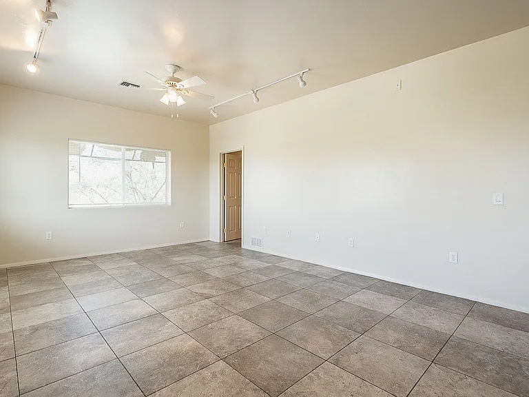 638-642 E. Lester St. ( 638, 640, 642 ) — Photo 69