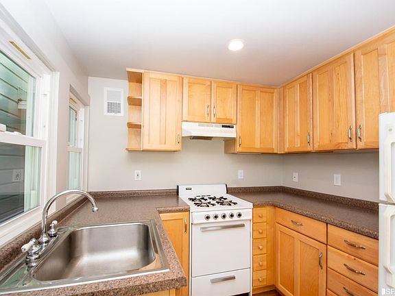5th image of 70 Buena Vista Ter #A