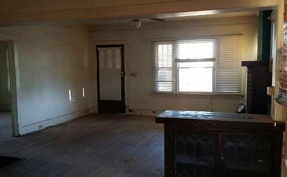 5th image of 3017 Grant Ave
