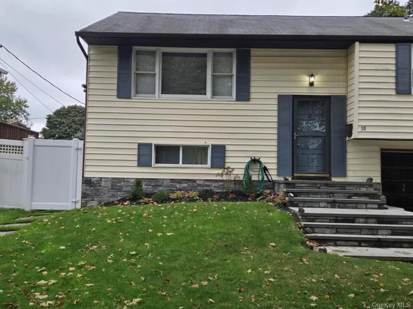 38 Ripley Dr, Northport, NY 11768