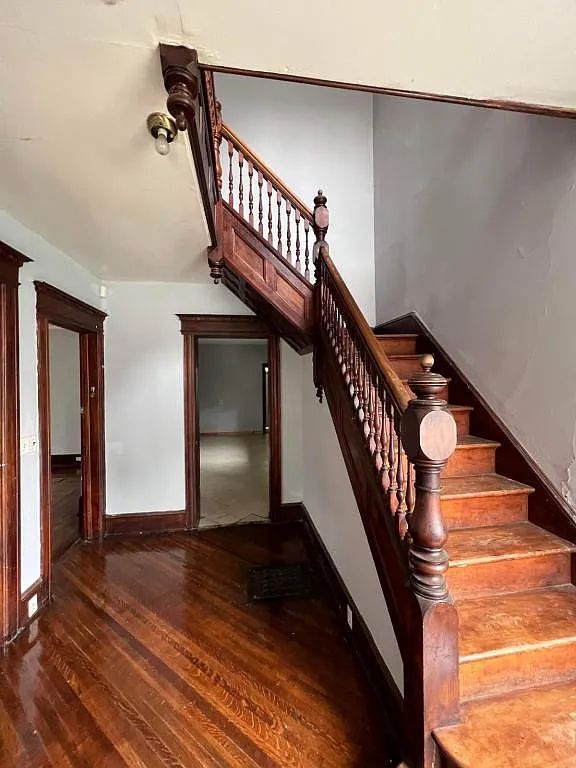 1502 Howard Ave — Photo 2