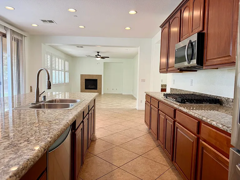 7873 Sleeping Lily Dr — Photo 4
