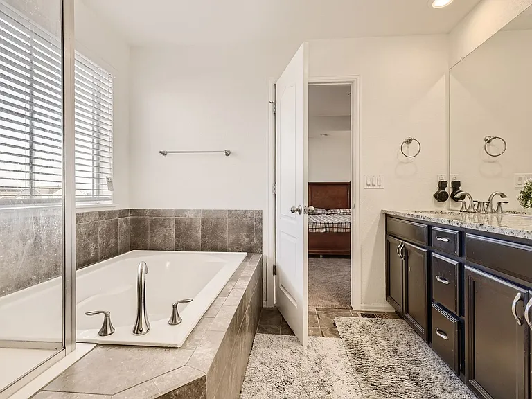 14960 Chicago St — Photo 23