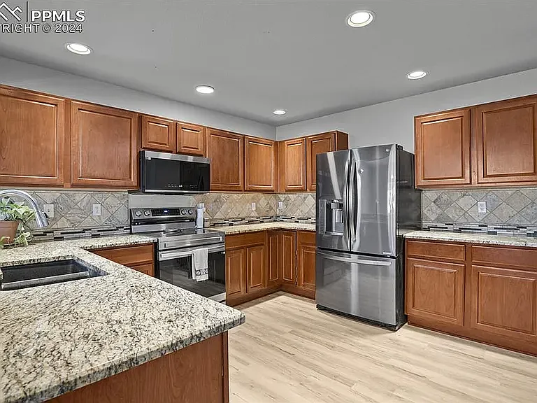7476 Steward Ln — Photo 6