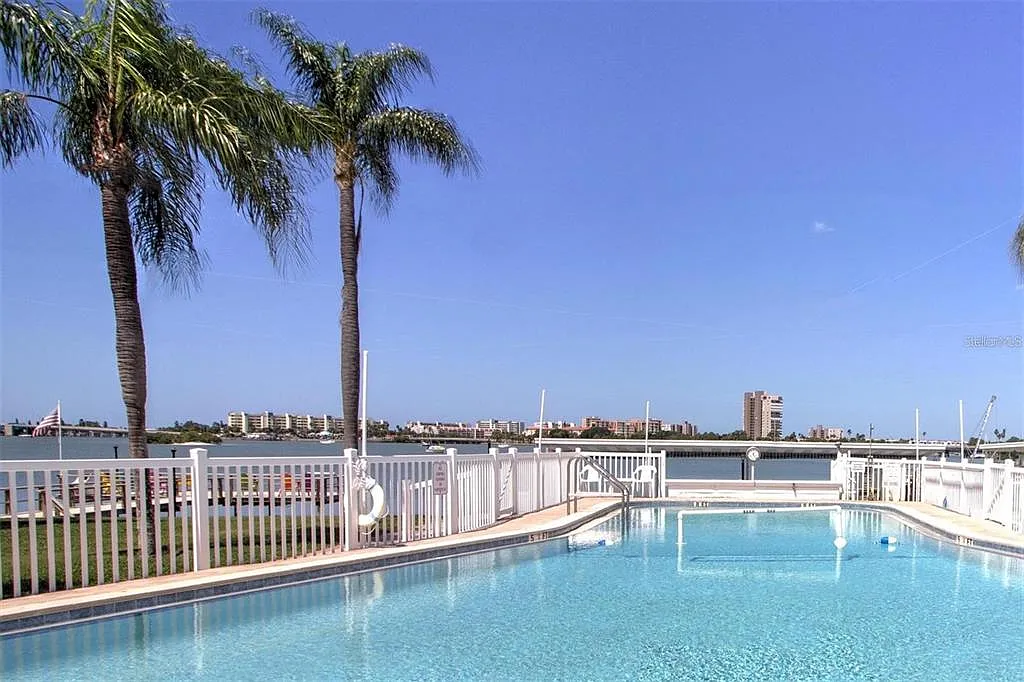 Building Photo - 1868 Shore Dr S #102