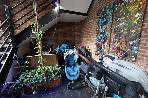 Rented by Manhattan Management LLC | media 87