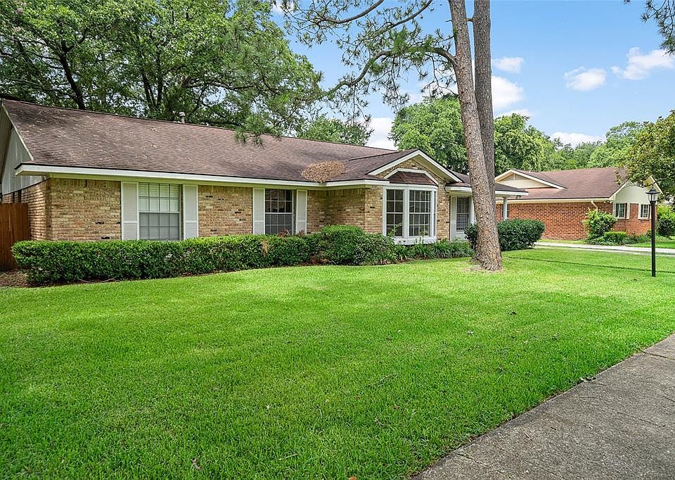 Welcome Home to 5919 Lattimer Drive. This beautifully remodeled 3 bedroom, 2 bathroom home is located in Parkwest. Private, huge backyard large enough for a pool! Easy access to Highway 90 and 610 to the Medical Center, Greenway Plaza, Galleria and D