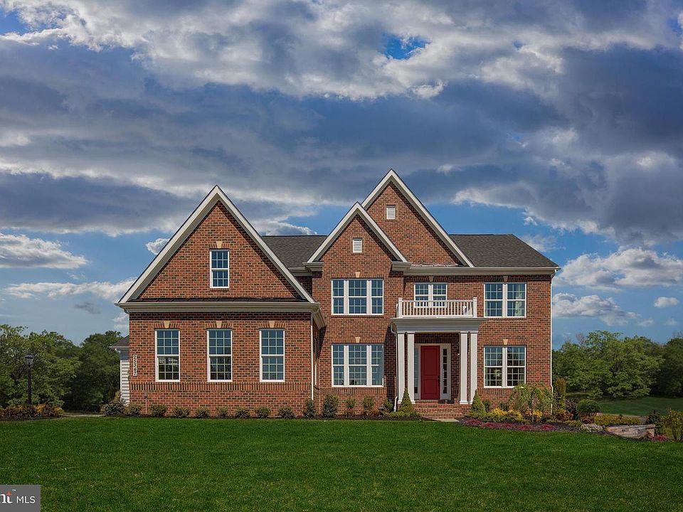 1st image of 5 Currie Farm Dr