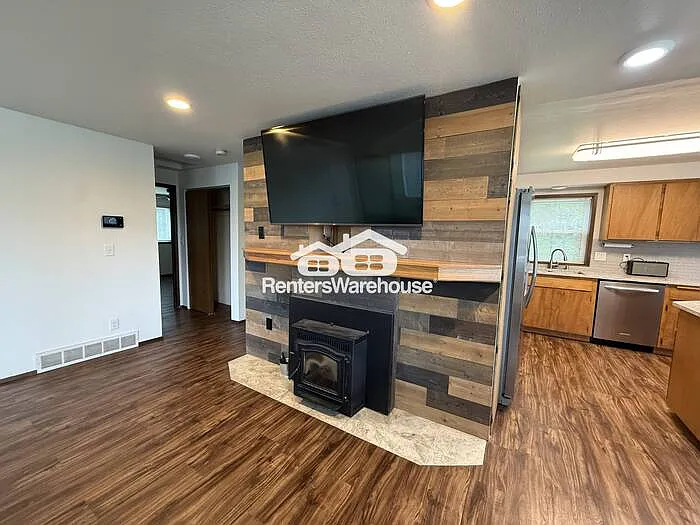 5718 Commercial Ave — Photo 3