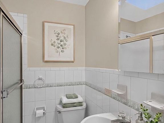 4th image of 8 Stanhope St #2F