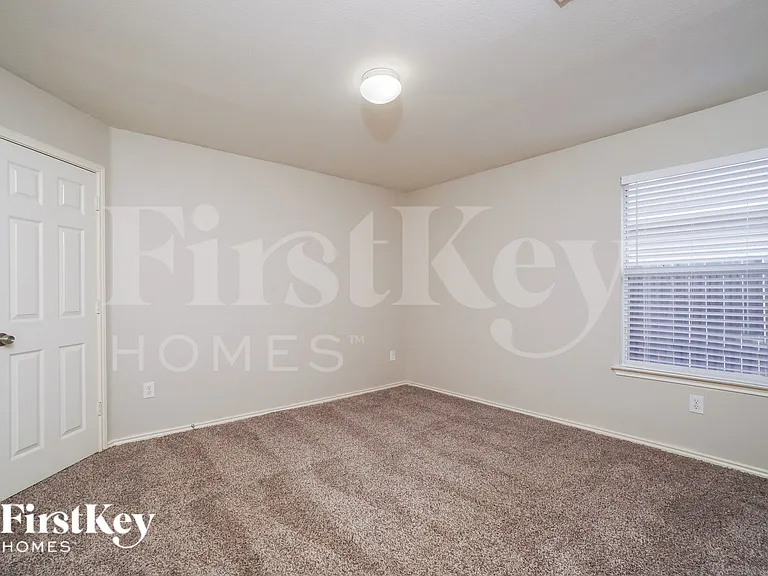 10410 Stallion Bay — Photo 12